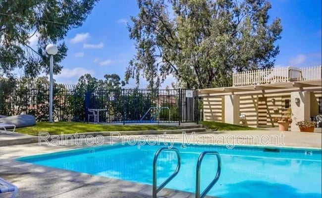 Building Photo - 671 Ascot Dr