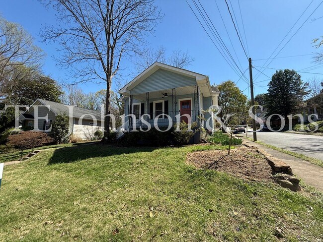 Building Photo - Charming 3BR Home with Fenced Yard, Hardwood Floors and Classic Built Ins