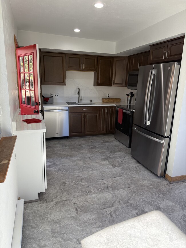 Building Photo - 11 Sun Way