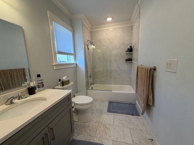 Building Photo - 17 Hennery Wy