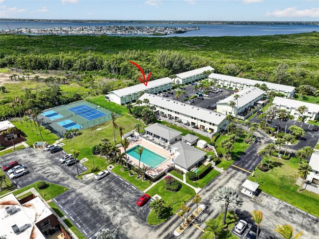 Building Photo - 9425 S Ocean Dr