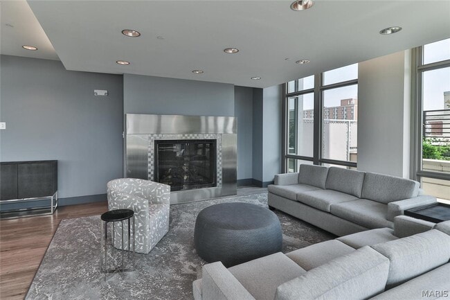 Building Photo - 4909 Laclede Ave