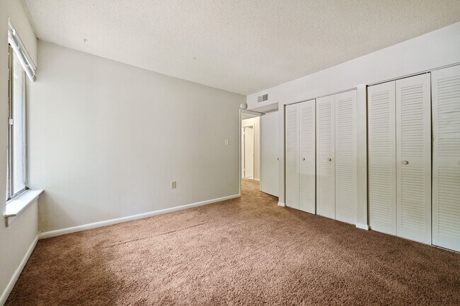 Building Photo - 3 bedroom, 2 bath in Bolinwood!