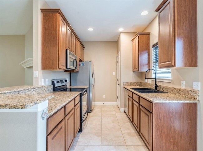 Building Photo - 10804 Wildwood Cir