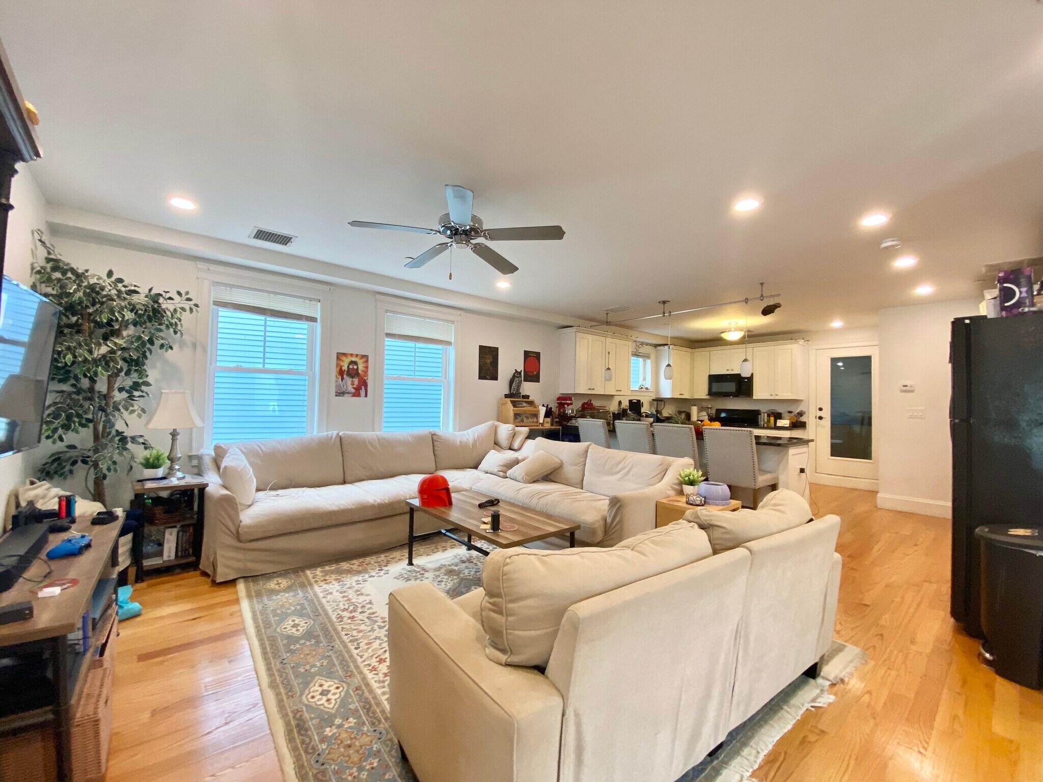 Building Photo - 14 Fern St