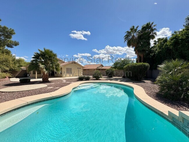 Building Photo - 2120 S Navajo Way