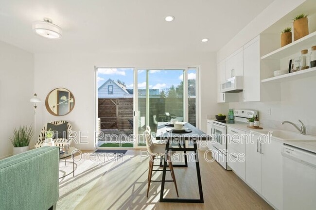 Building Photo - 725 SE 78th Ave