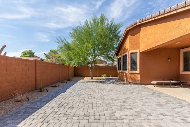 Building Photo - 15273 W Edgemont Ave