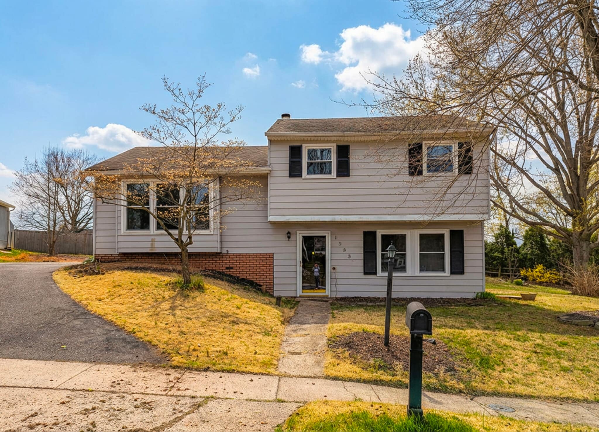 Building Photo - 1583 Yeakel Way