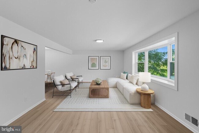 Building Photo - 210 Lastner Ln