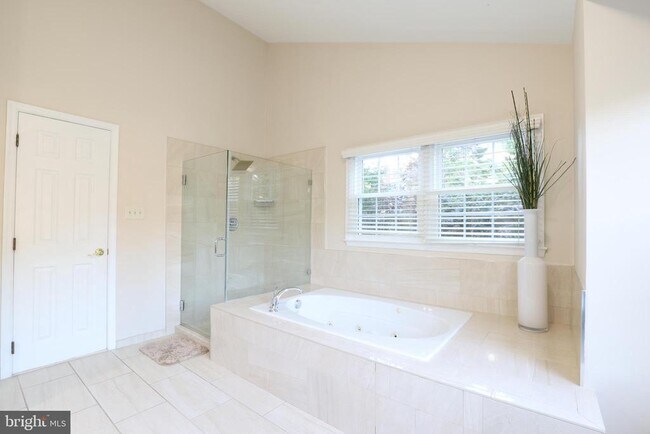 Building Photo - 6732 Rock Brook Dr