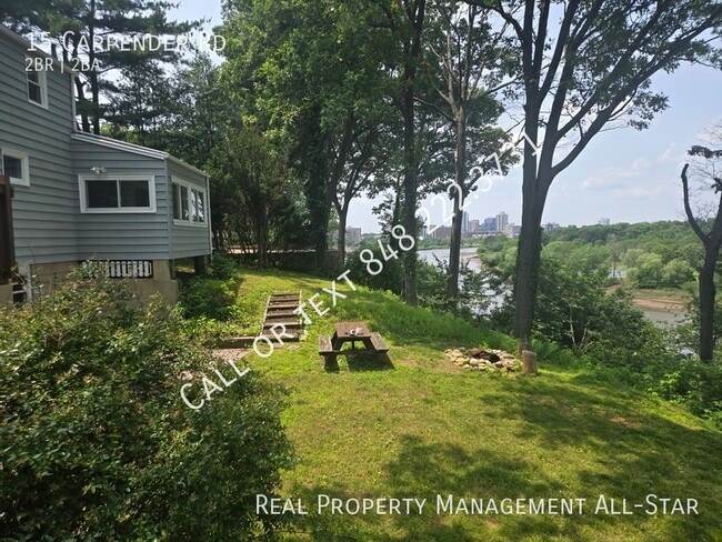 Building Photo - 15 Carpender Rd
