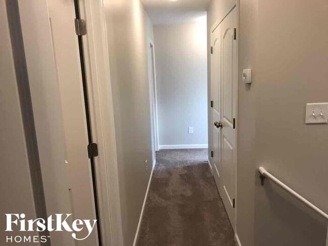 Building Photo - 6914 Lowline Dr