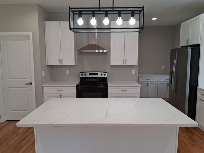 Building Photo - 3200 Tackett Rd