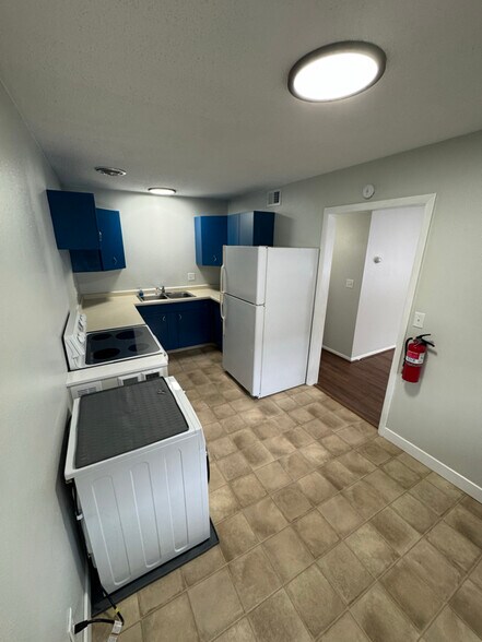 Building Photo - 419 4th Ave E