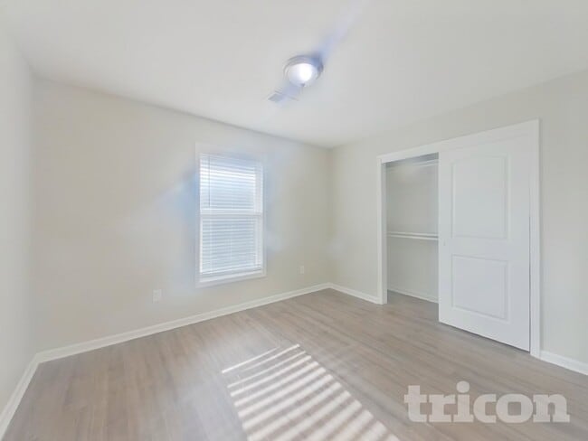 Building Photo - 5004 Woodstock St