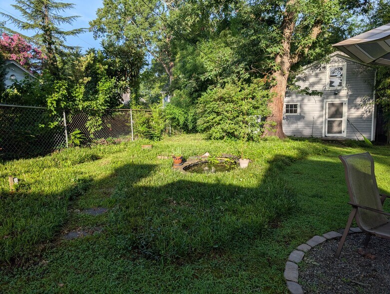Pond - 809 Simpson St