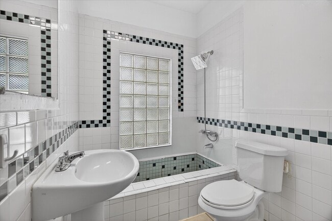 Building Photo - 1607 Holman St