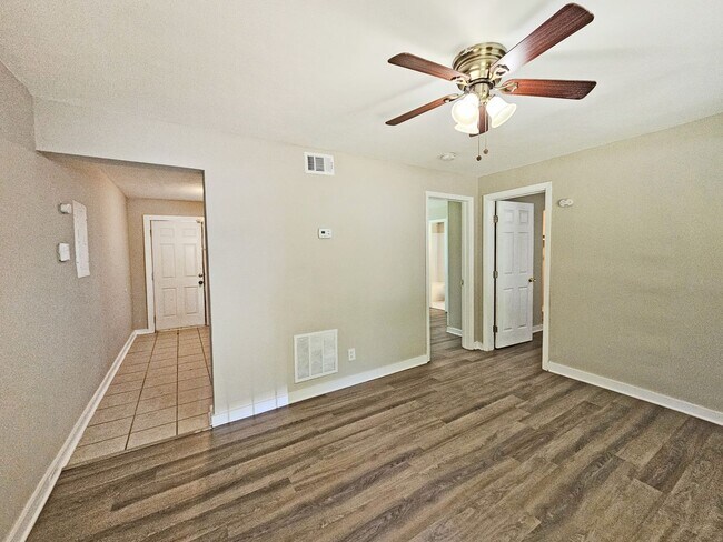 Building Photo - 2/1 Duplex Near Hank Aaron Dr - Housing Vo...