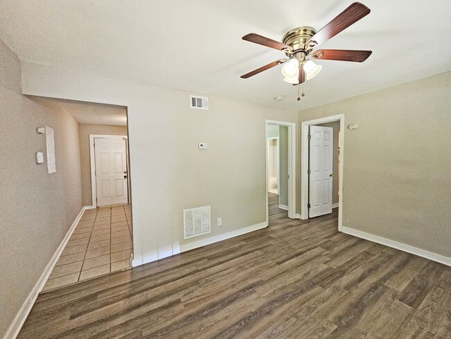 Building Photo - No Steps - 2/1 Duplex Near Hank Aaron Dr -...