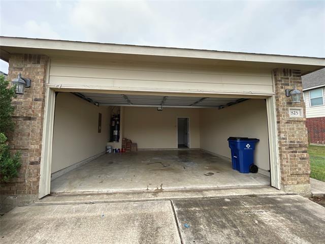Building Photo - 825 Sheryn Dr