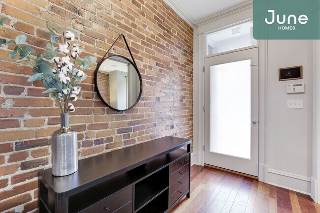 Building Photo - Full room in 4-bed/3.0-bath Home