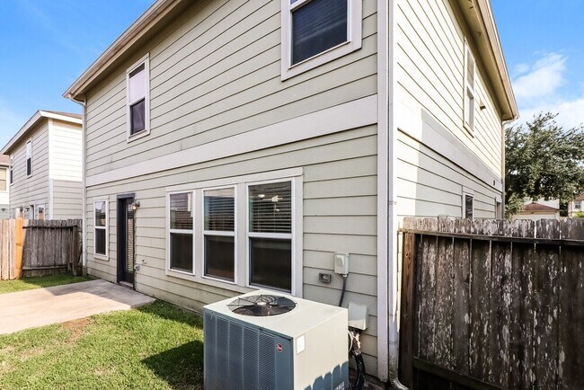 Building Photo - 2727 Skyview Grove Ct