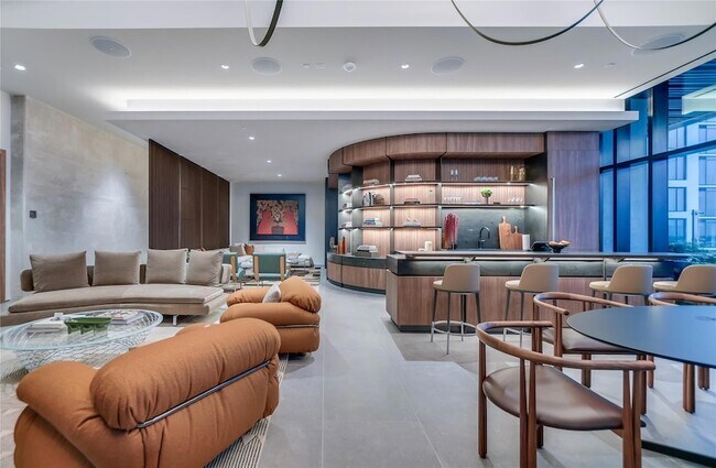 Building Photo - 610 Davis St