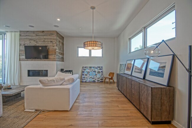 Building Photo - NEWER, LUXURIOUS & MODERN, 2920 SQ FT HOME W/ HIGH END DETAILS, AMAZING DECK/BALCONY SPACE, 2-CAR...