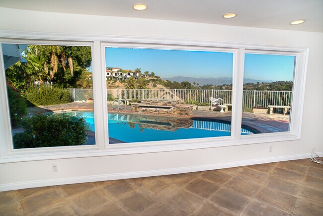 Den 2 - 3650 Sapphire Dr