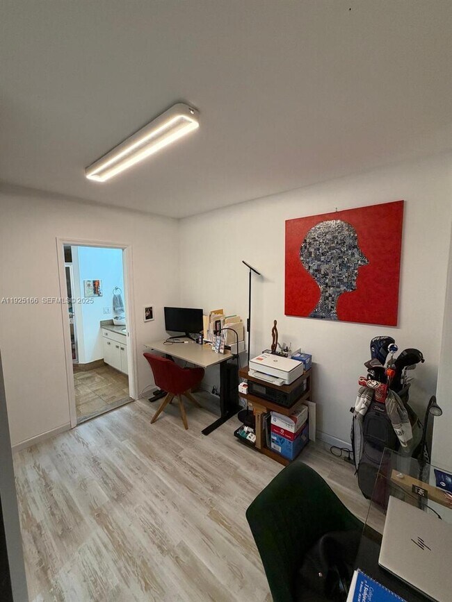 Building Photo - 1581 Brickell Ave