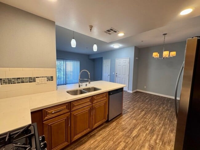 Building Photo - Upgraded 1BD/1BA Condo in Gated Temecula C...