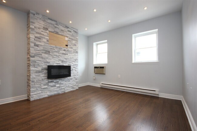 Building Photo - 1016 Willow Ave