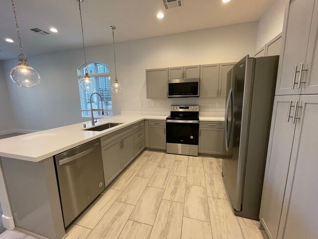Building Photo - Beautiful Townhome in Providence Gated Com...