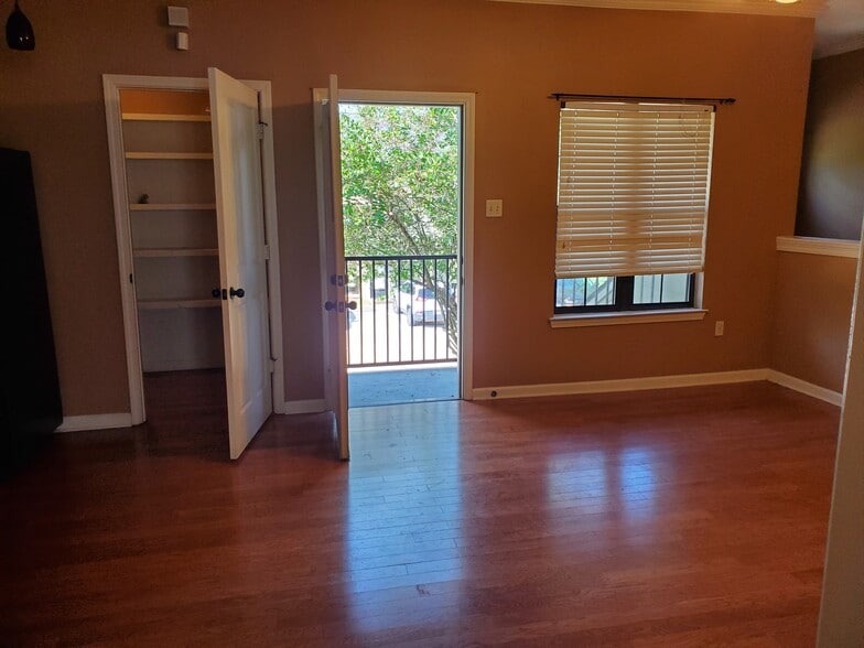 Building Photo - 612 S Kenilworth Pky