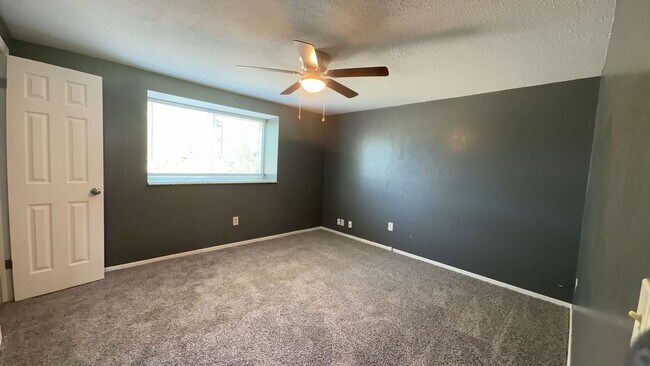 Building Photo - 2 bedroom 1.5 bath duplex - Edmond Schools- August Move In