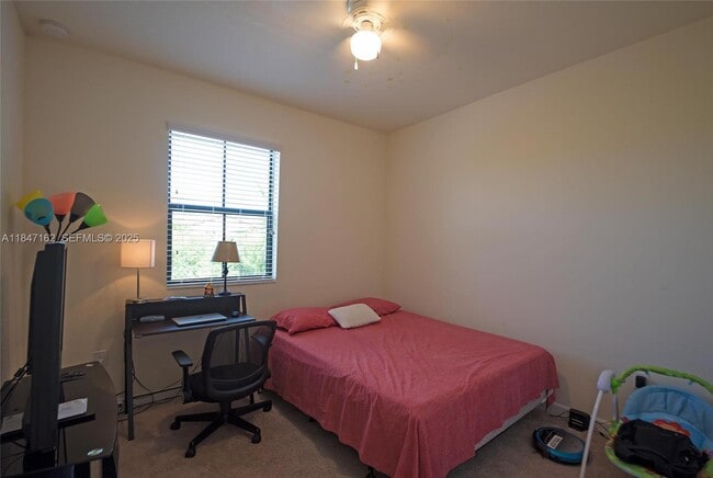 Building Photo - 532 SE 34th Terrace