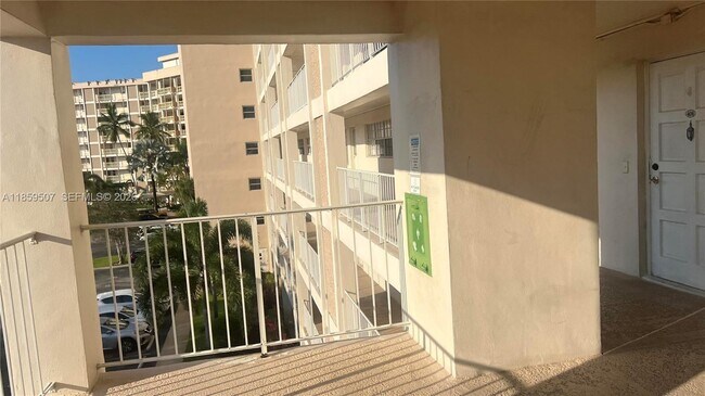 Building Photo - 2671 S Course Dr