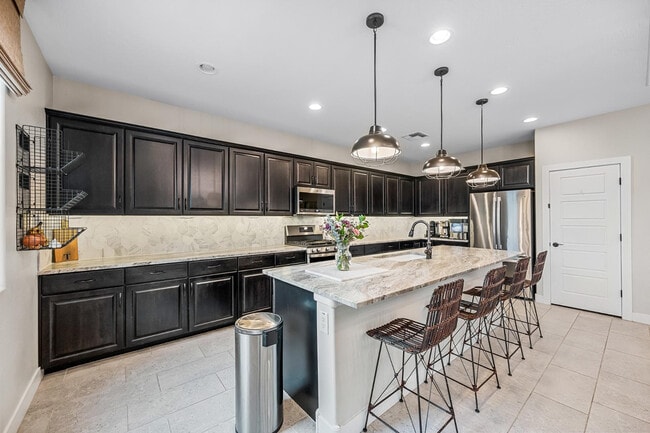 Building Photo - 14462 W Artemisa Ave