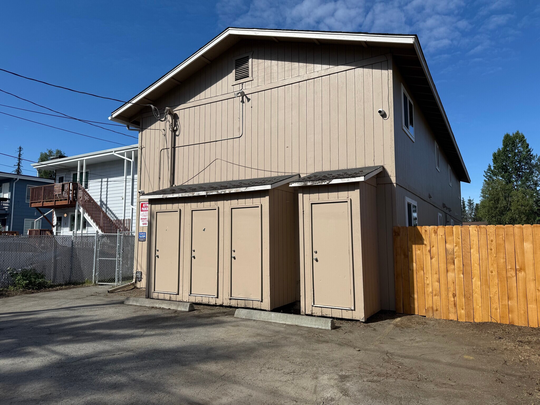 Building Photo - 609 Irwin St