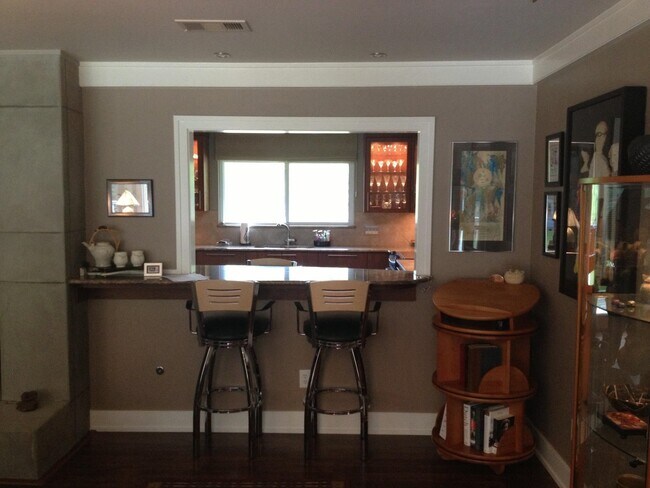 Building Photo - 2537 Stonegate Dr