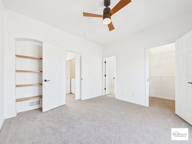 Building Photo - Two Level Townhouse Available February 1, 2026