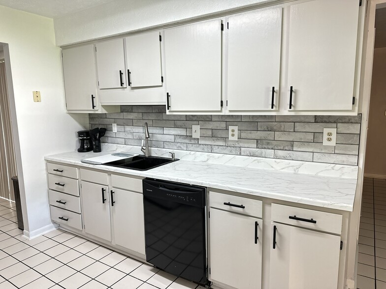 Building Photo - 1294 Old Newport Hwy