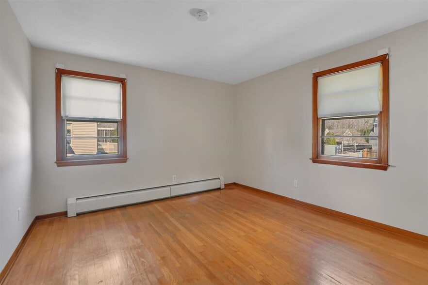 Building Photo - 57 Alanby Dr