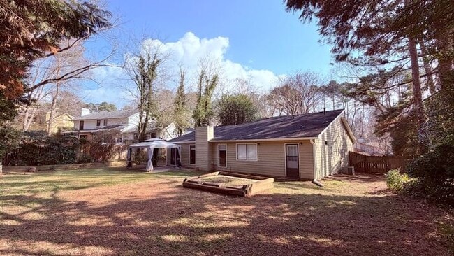 Building Photo - Beautiful Roswell 3 Bedroom-2 Bathroom Ranch, Minutes from 400, Available NOW!