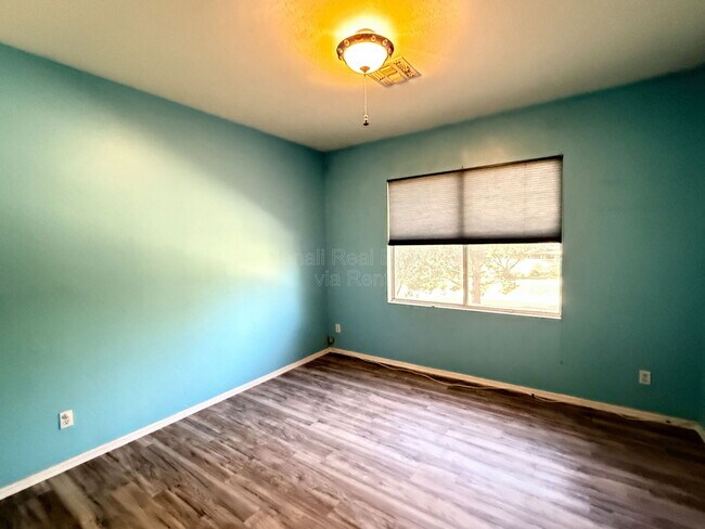 Building Photo - 9786 S La Rosa Dr