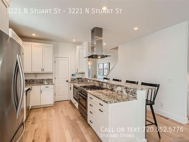 Building Photo - 3221 Stuart St