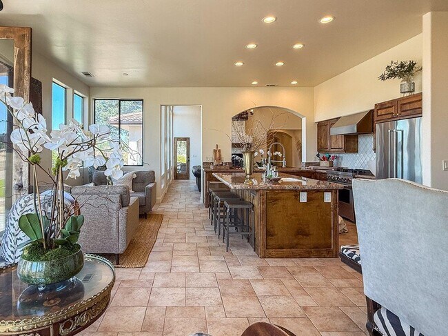 Building Photo - 6750 Golden Pheasant Ln