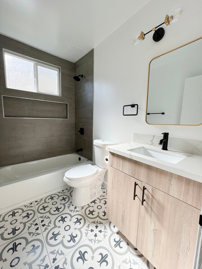 #2 Bathroom - 160 N Holliston Ave