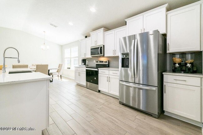 Building Photo - 15935 Great Lakes Cir